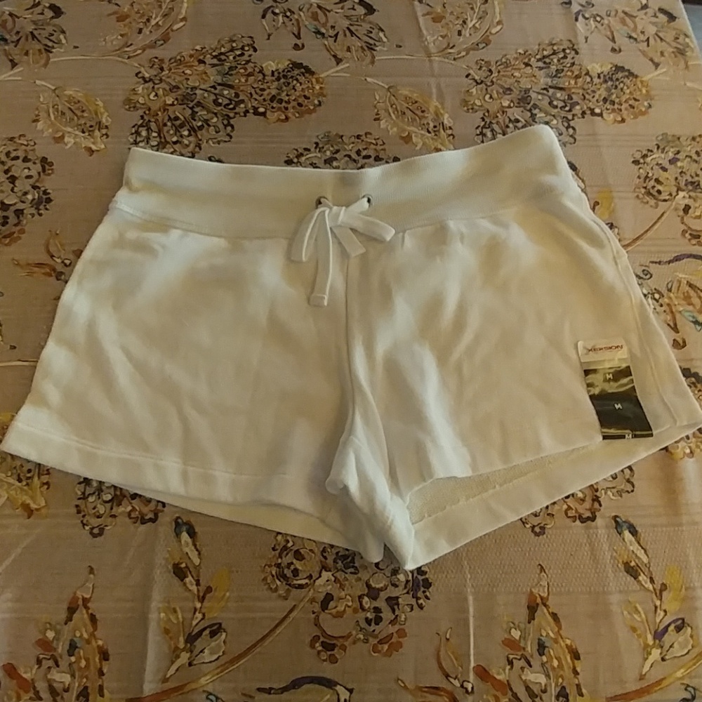 🌼 NEW White sweat shorts 🌼